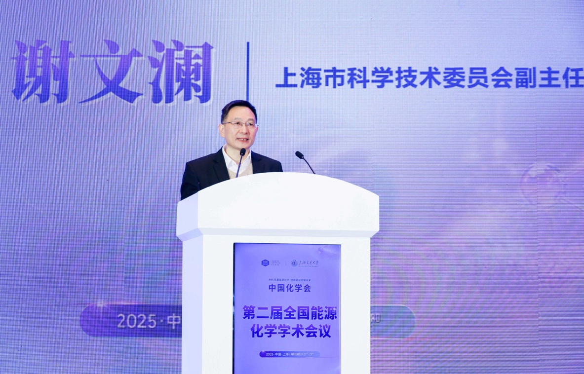 屏幕上写着字

AI 生成的内容可能不正确。